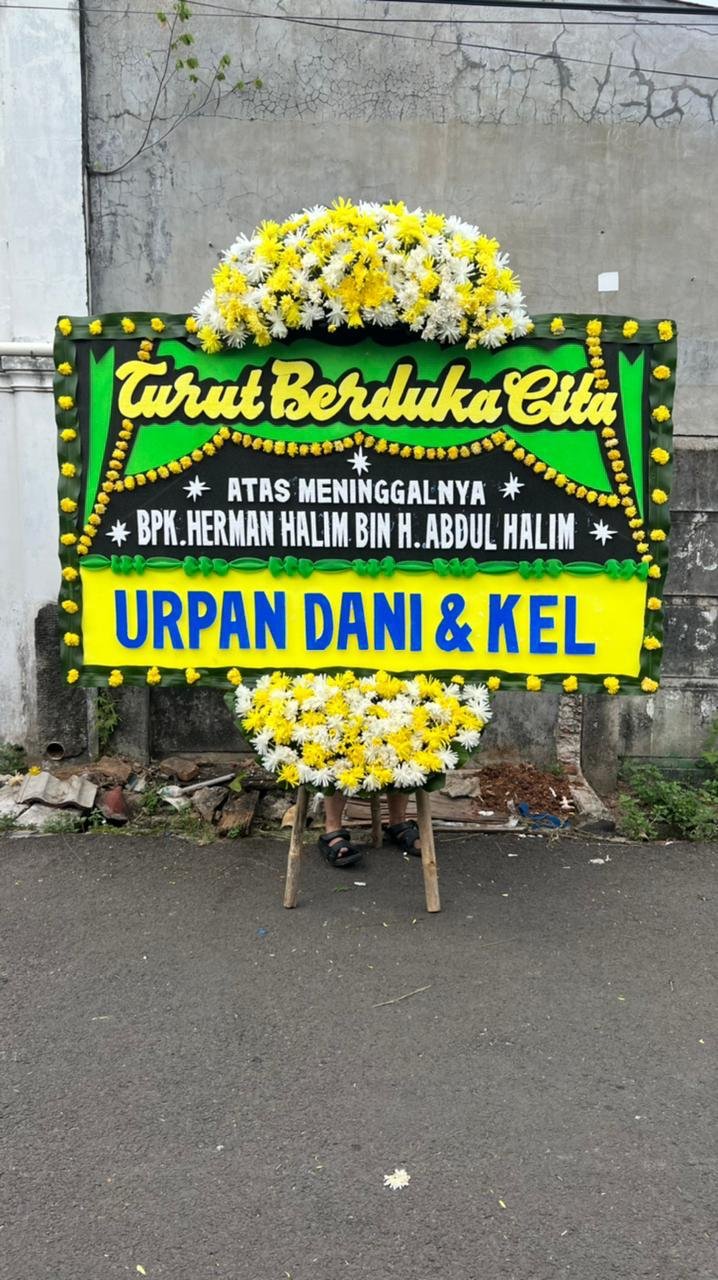 Papan bunga duka cita Urpan Dani & Keluarga, hijau kuning