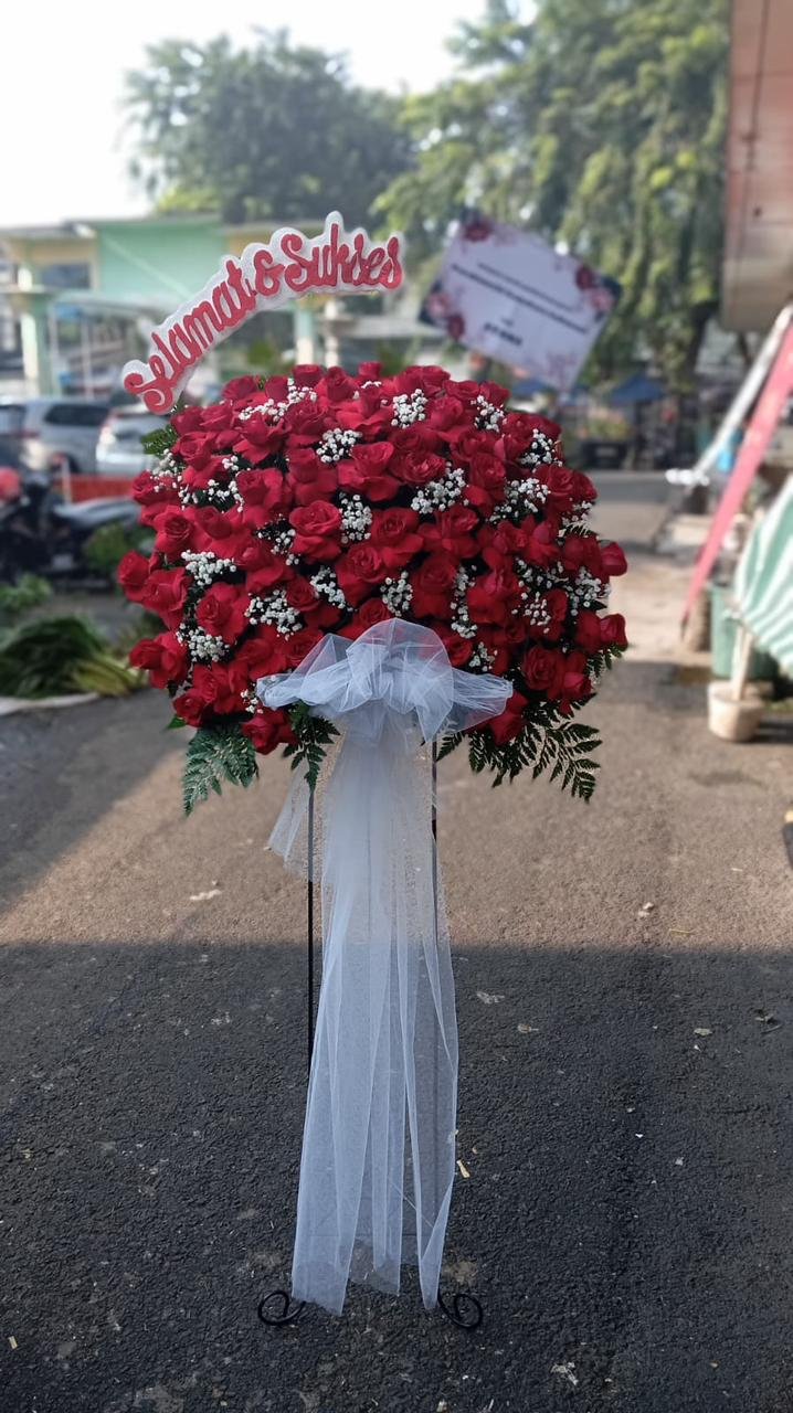 Bunga papan selamat dan sukses wisuda sarjana kedokteran gigi Nabila Farahani SKG dari Tri Darma Manulang Kasubbag TU Sekjen Kemenkumham